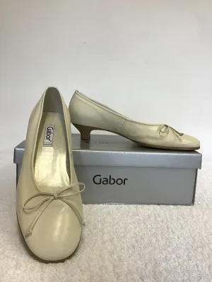 BRAND NEW GABOR IVORY LEATHER BOW TRIM KITEN HEELS SIZE 6/39