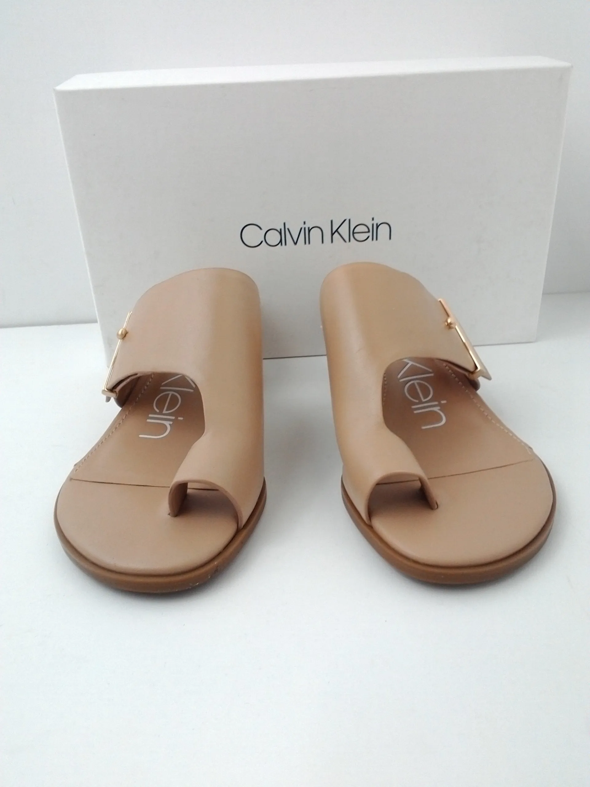 Calvin Klein Women Daria Nappa Leather Split Toe Casual, Desert Sand, Size 5.5