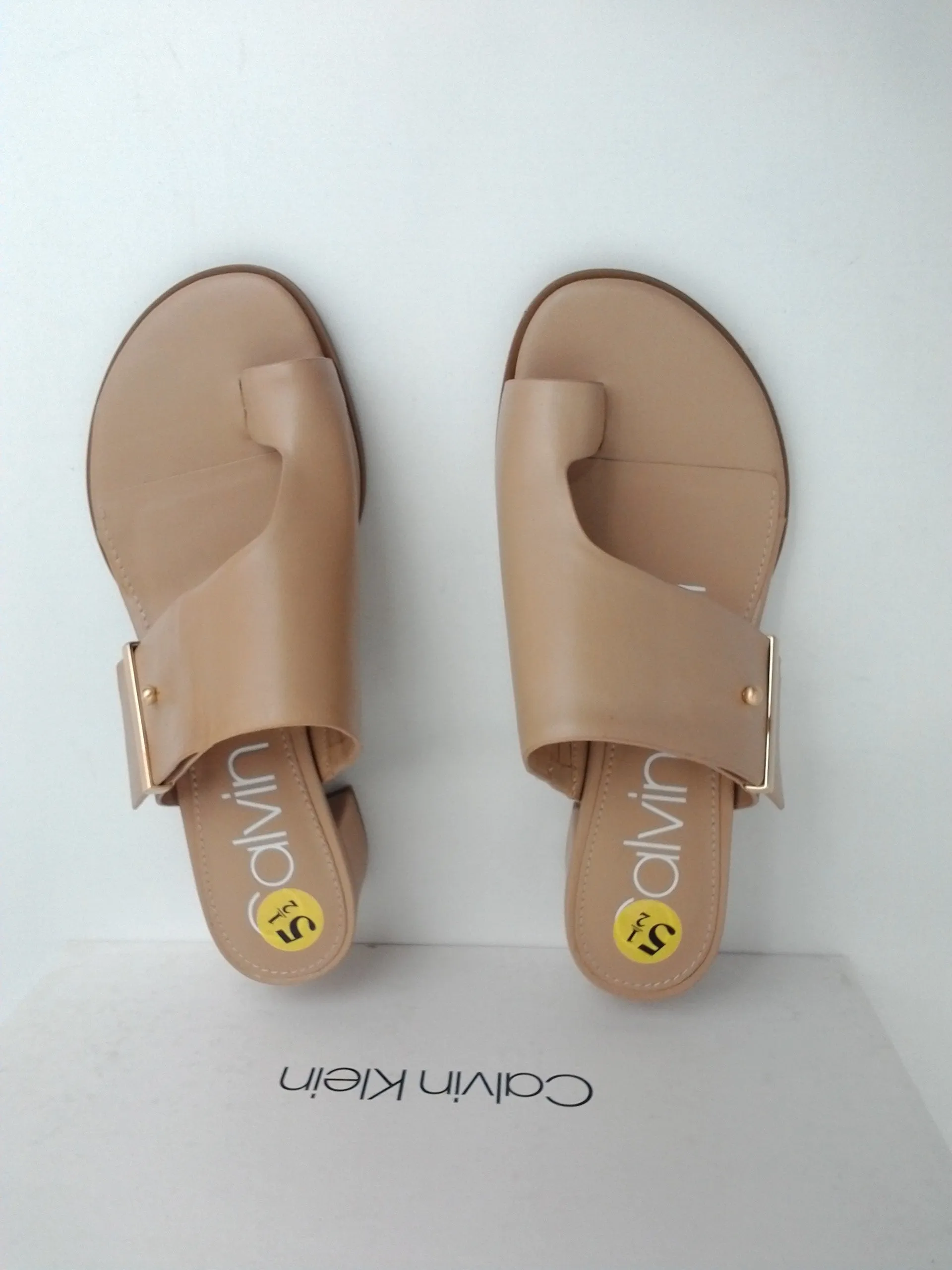 Calvin Klein Women Daria Nappa Leather Split Toe Casual, Desert Sand, Size 5.5