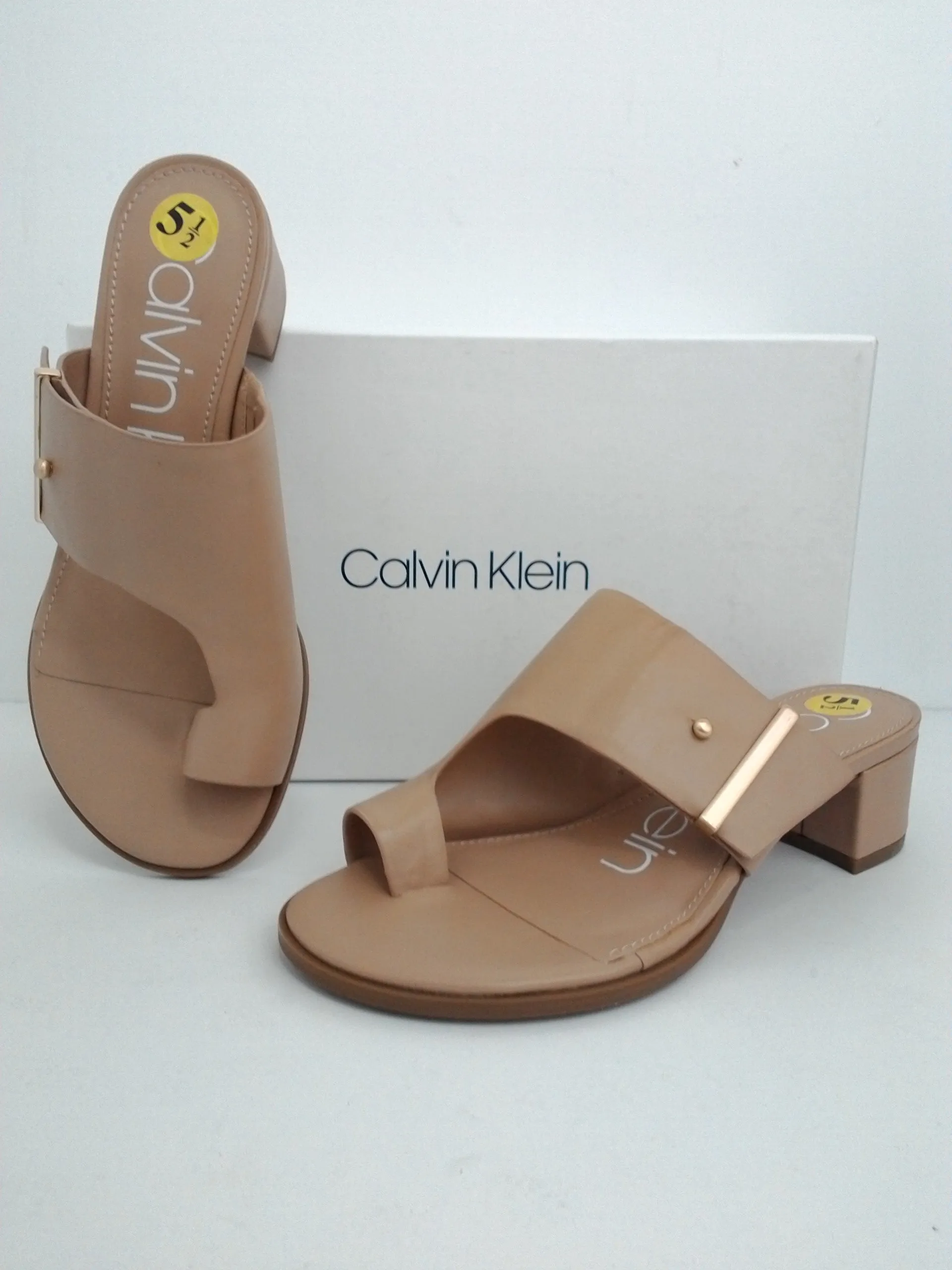 Calvin Klein Women Daria Nappa Leather Split Toe Casual, Desert Sand, Size 5.5