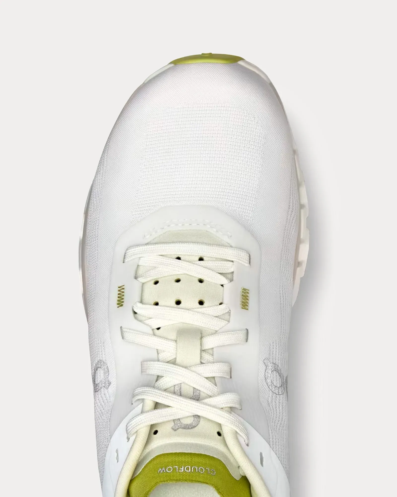 Cloudflow 4 White / Sand Running Shoes