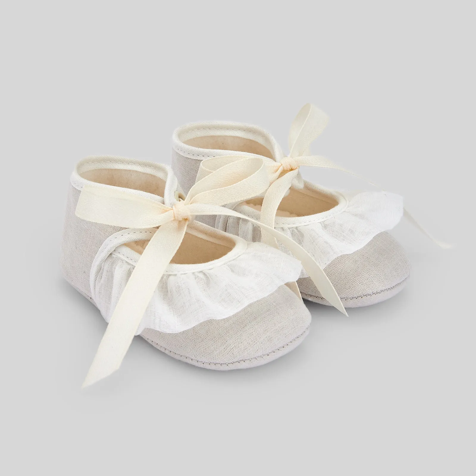 Cream Ruffle Crib Shoes