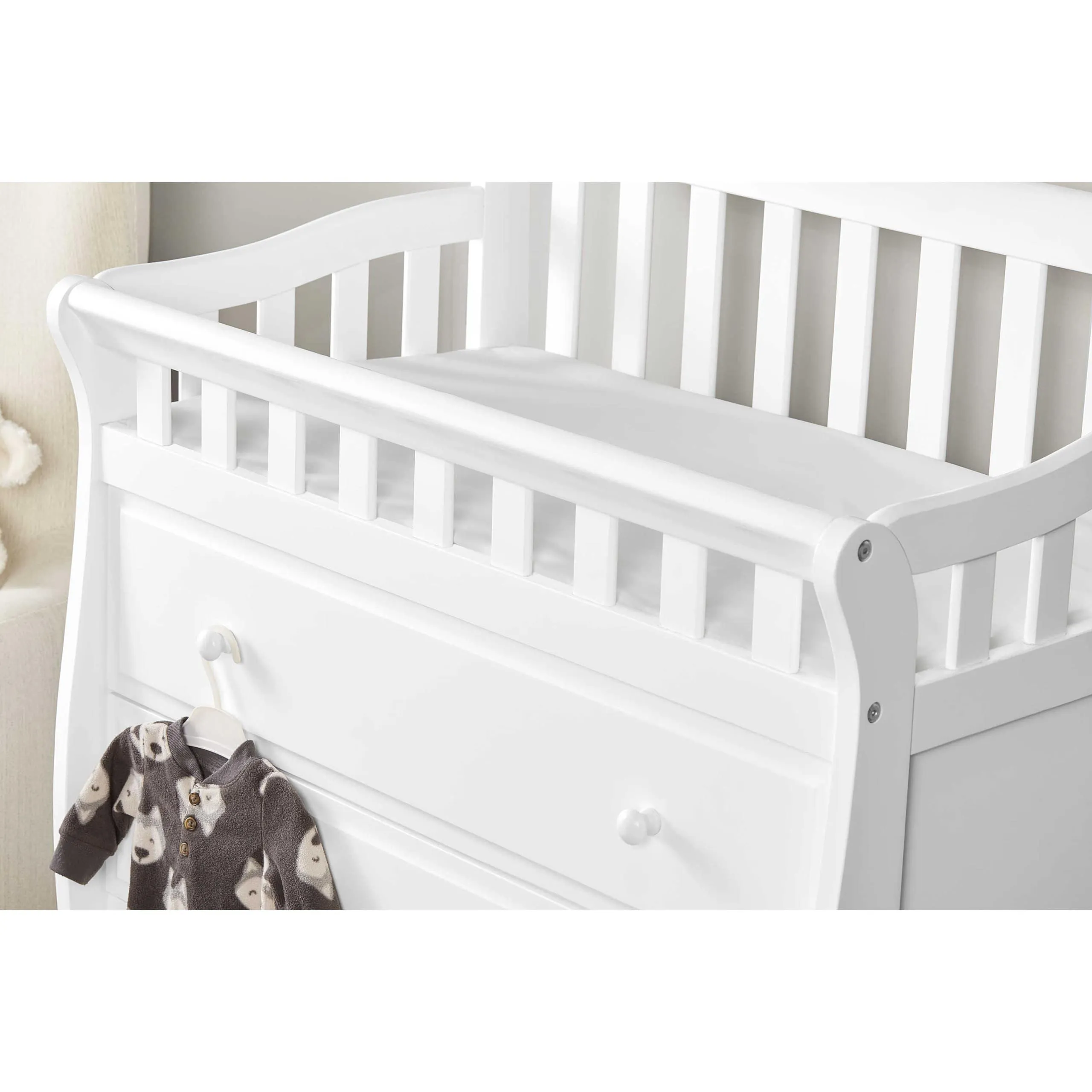 Dream on Me Marcus Changing Table and Dresser