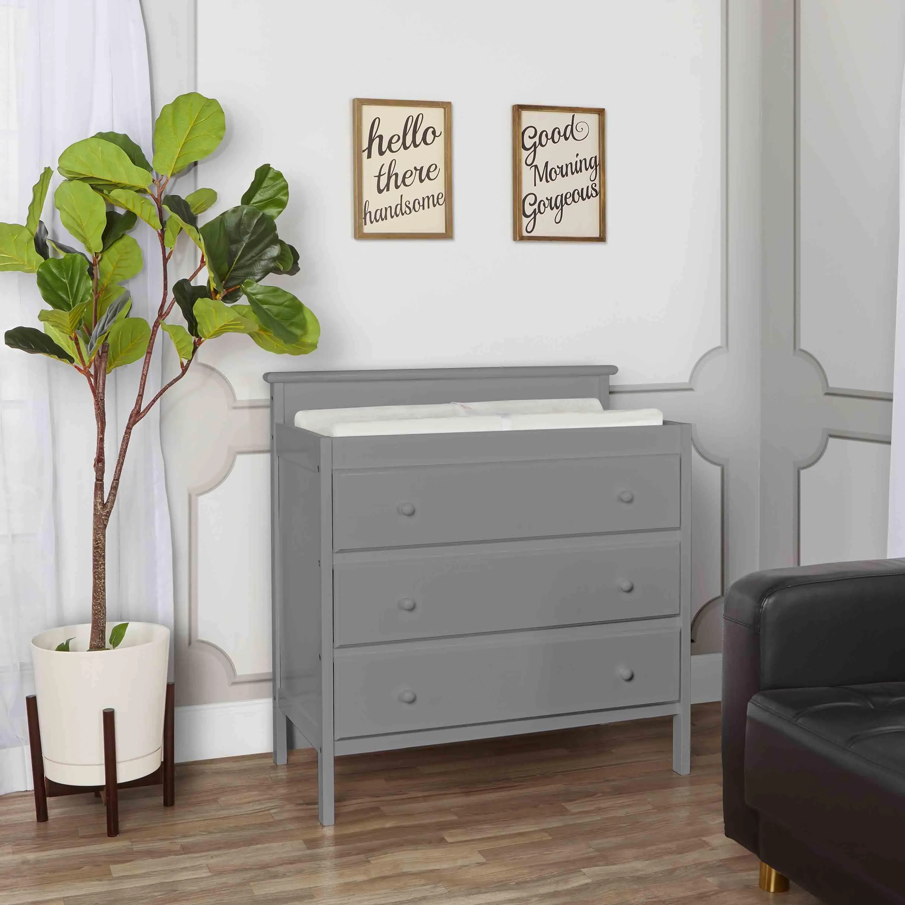 Dream on Me Mason Modern Changing Table with Free Changing Pad
