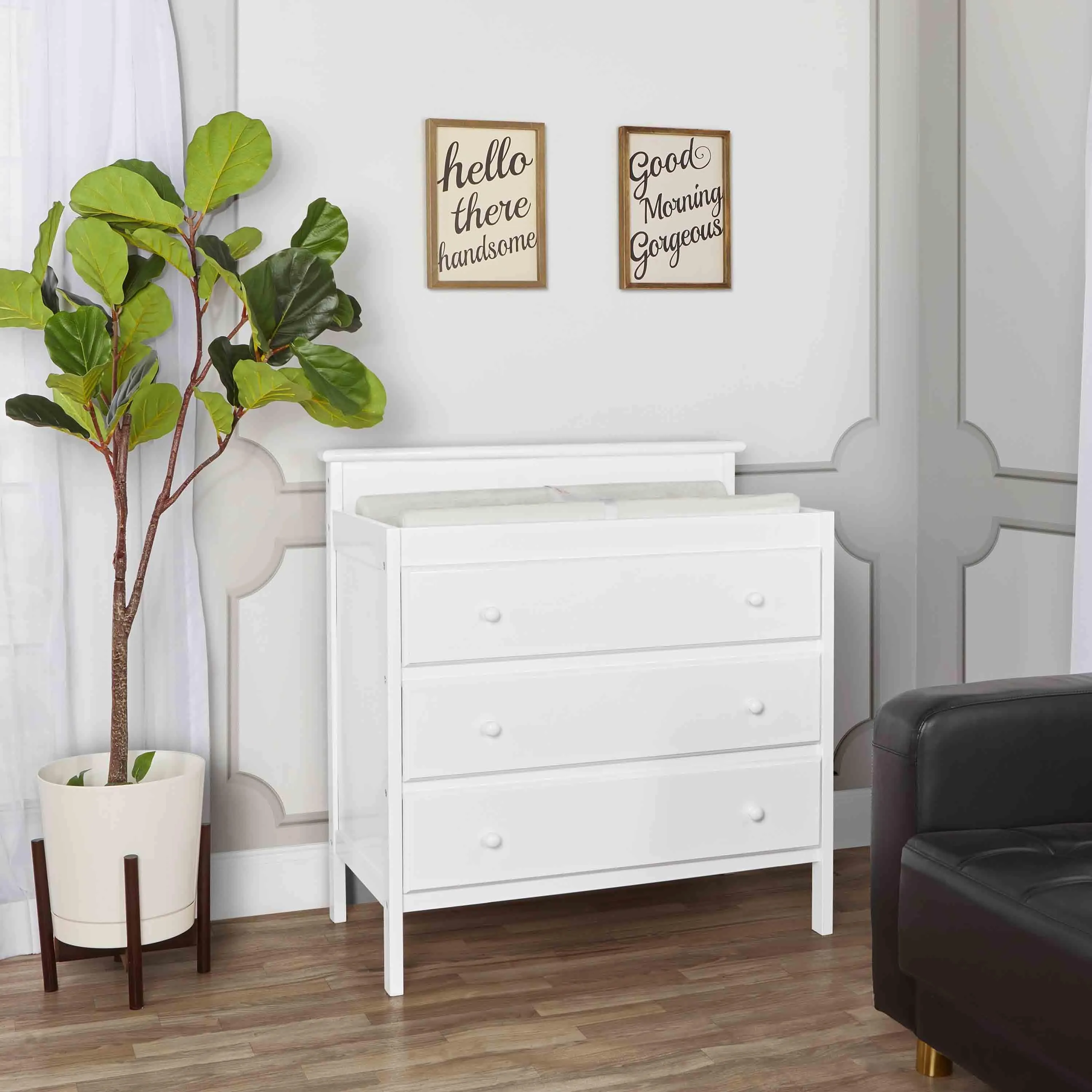 Dream on Me Mason Modern Changing Table with Free Changing Pad