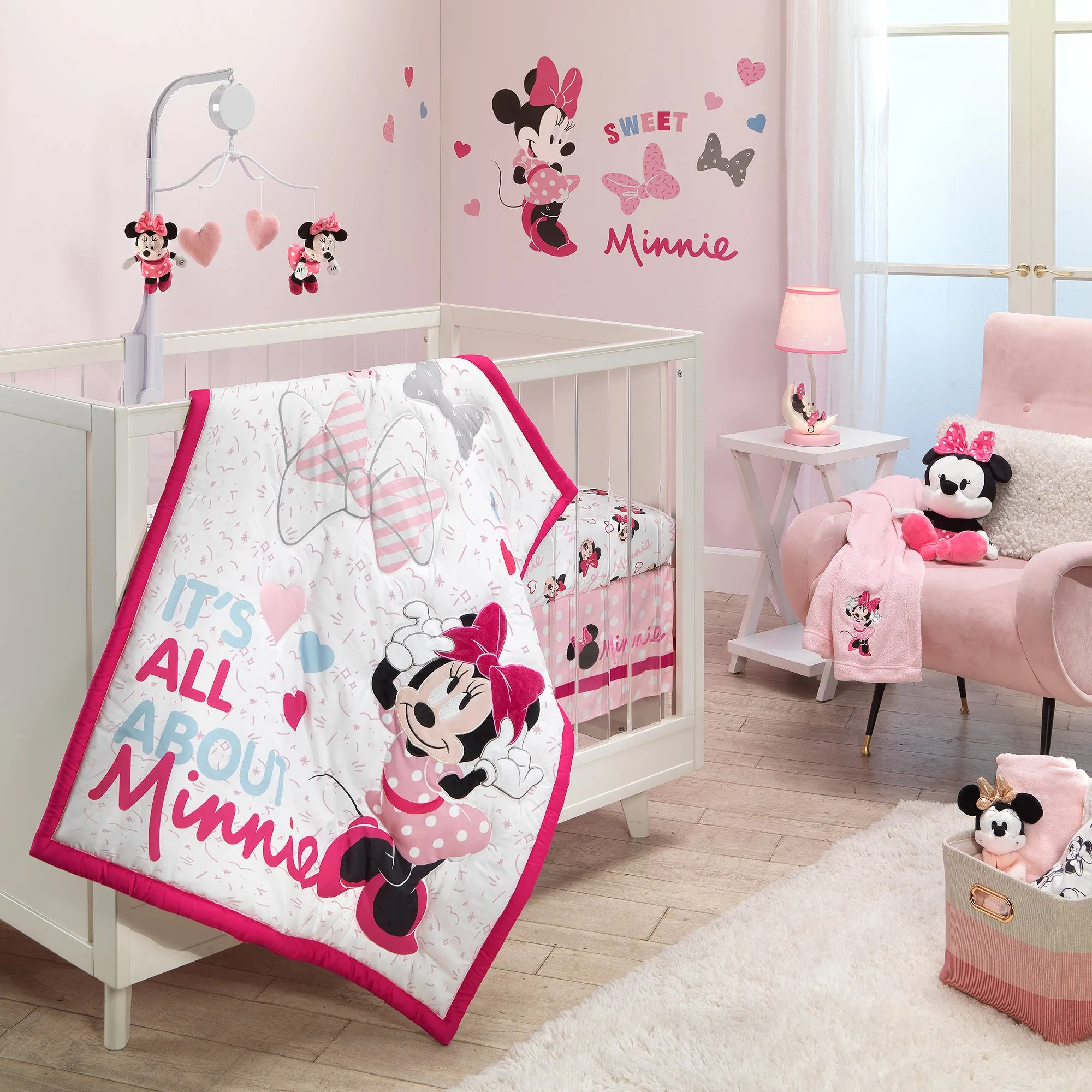 Minnie Mouse Love Fitted Crib Sheet