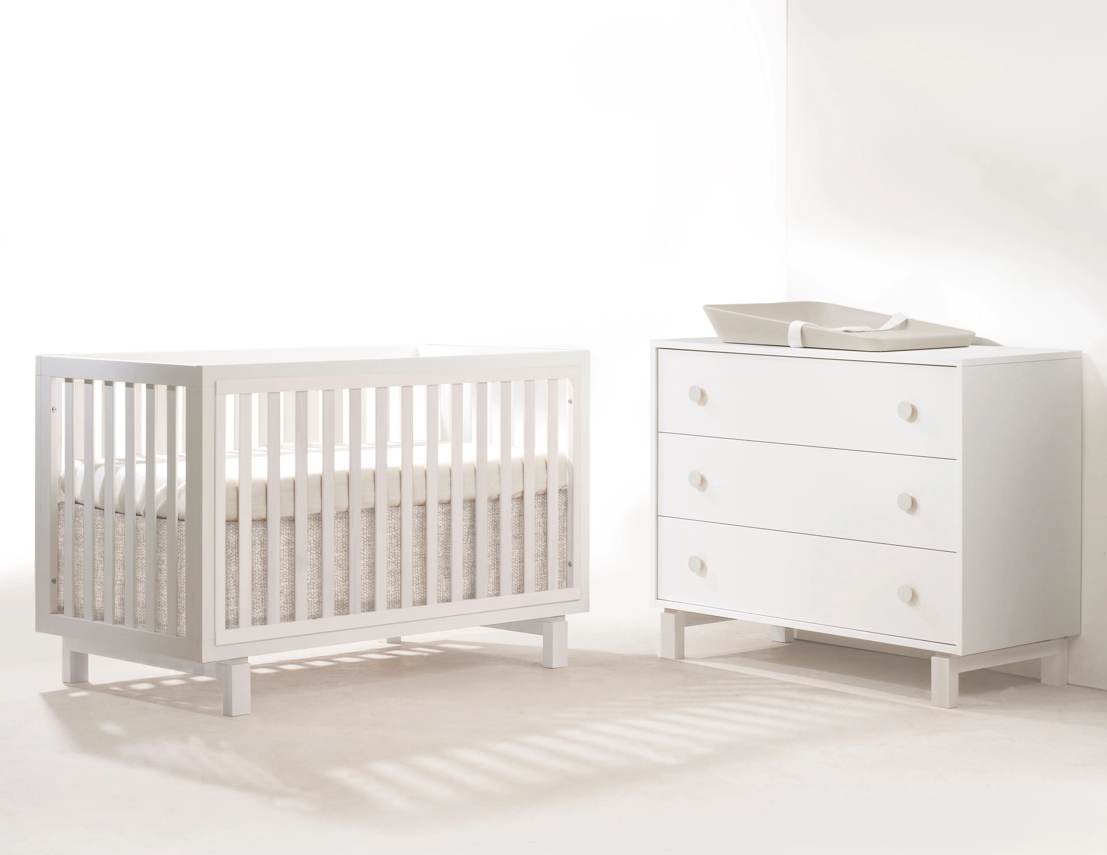 Tulip Bjorn Classic Crib & 3 Drawer Dresser XL Set