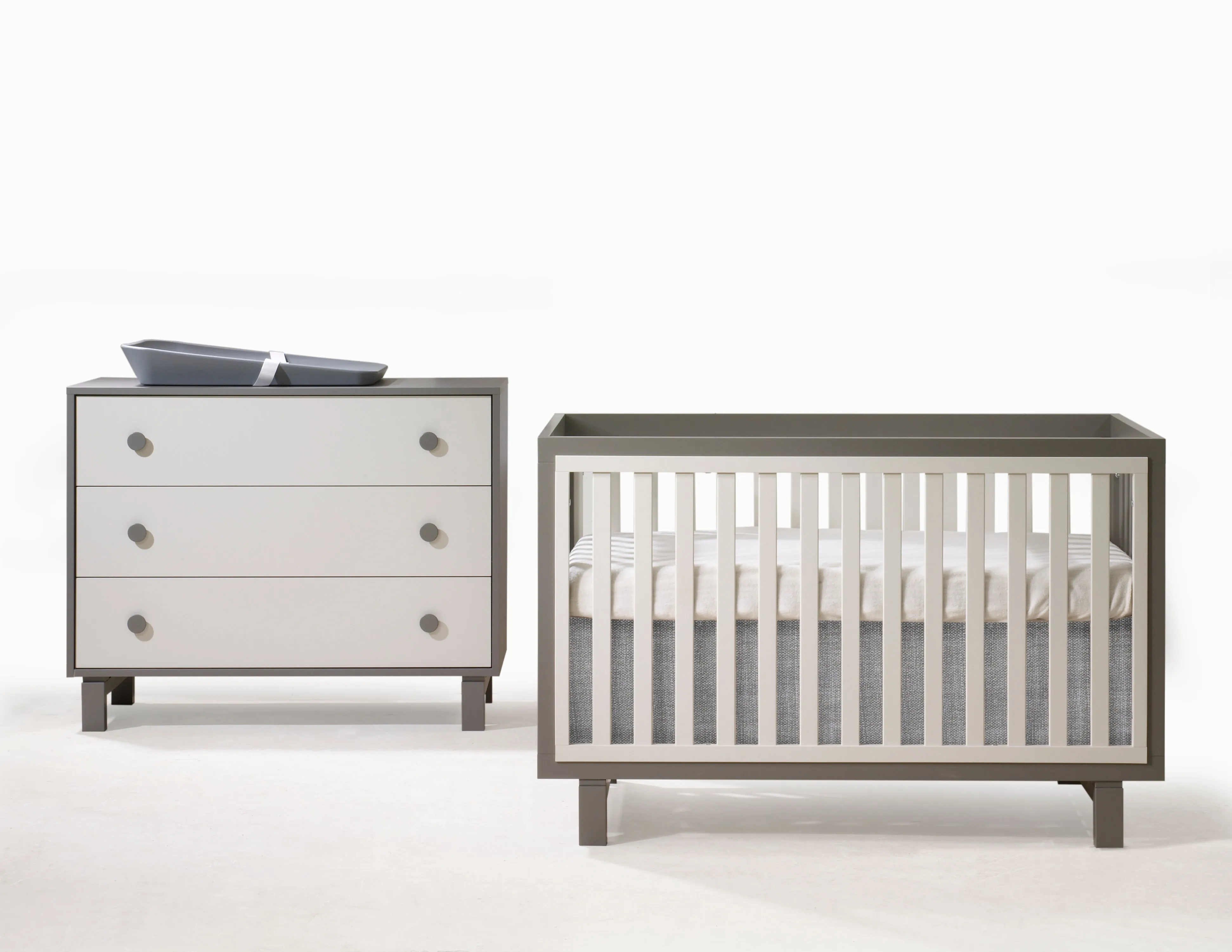 Tulip Bjorn Classic Crib & 3 Drawer Dresser XL Set