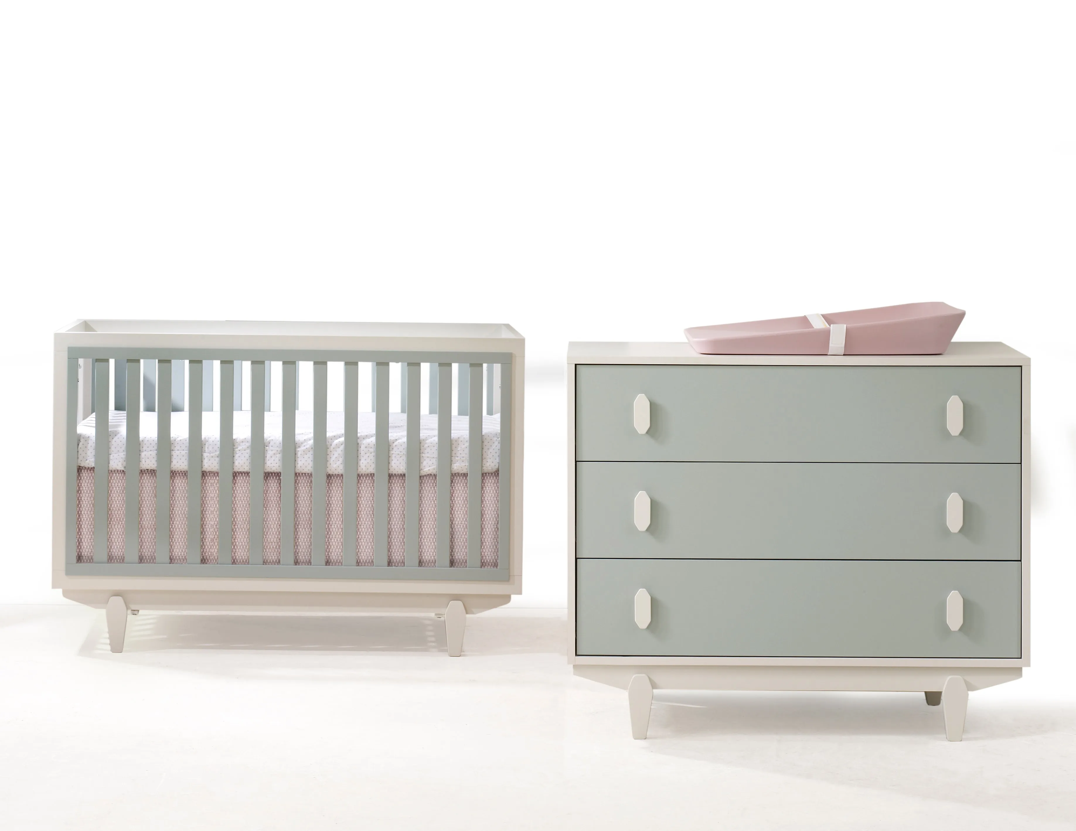 Tulip Tate Classic Convertible Crib & 3 Drawer Dresser Set